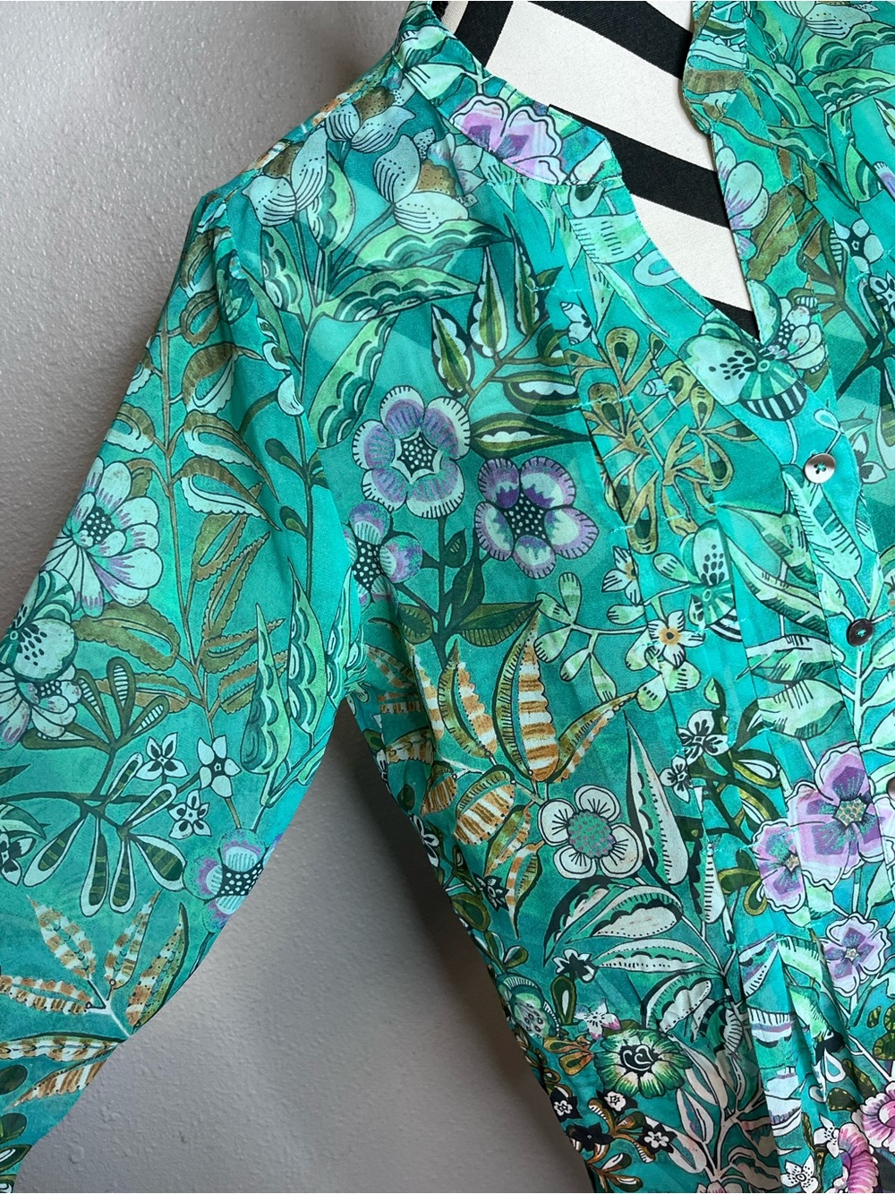 Soft Surroundings Luau Garden Floral Sheer Pintuck Button Front Blouse Sz L - Picture 11 of 14